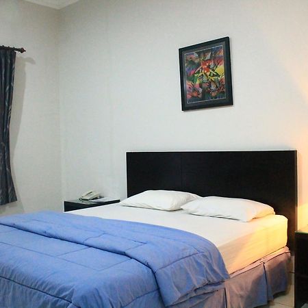 Carica Homestay Surabaya Buitenkant foto