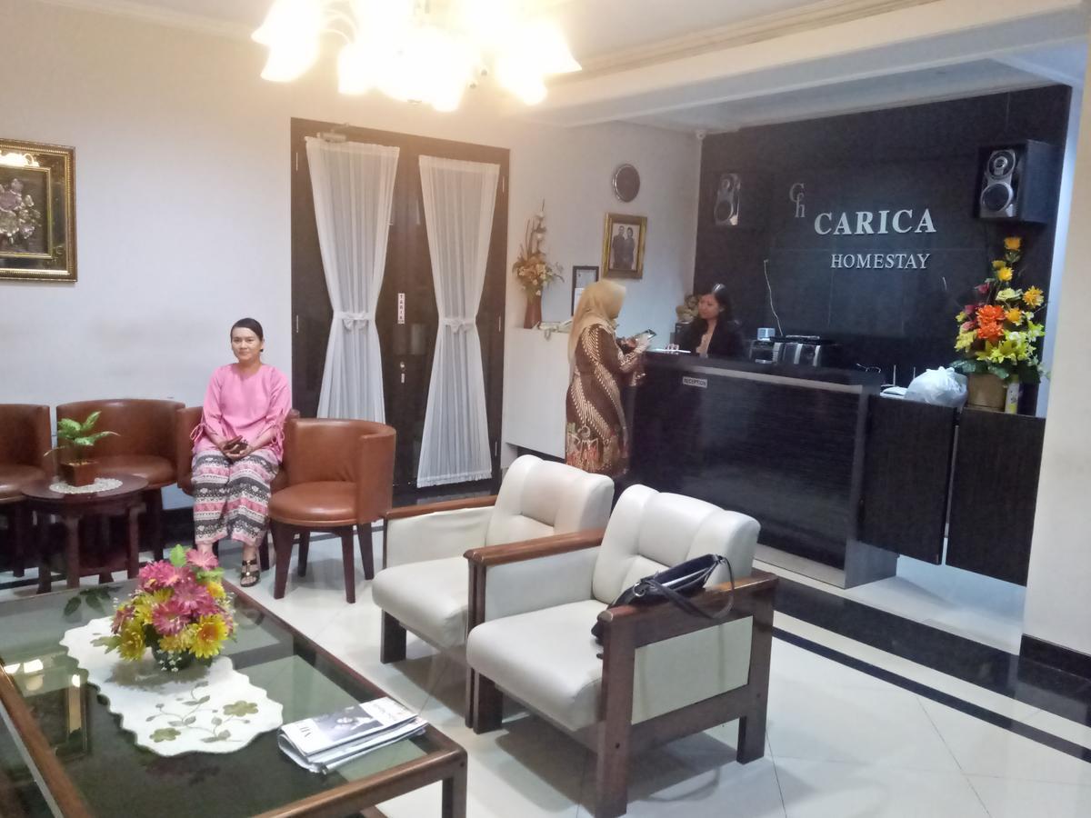 Carica Homestay Surabaya Buitenkant foto